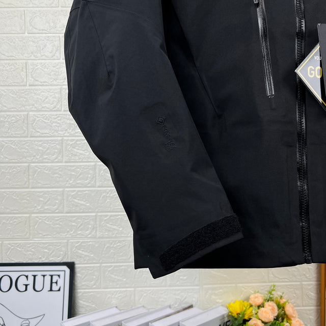 Arc'teryx Alpha SV Jacket — Black
