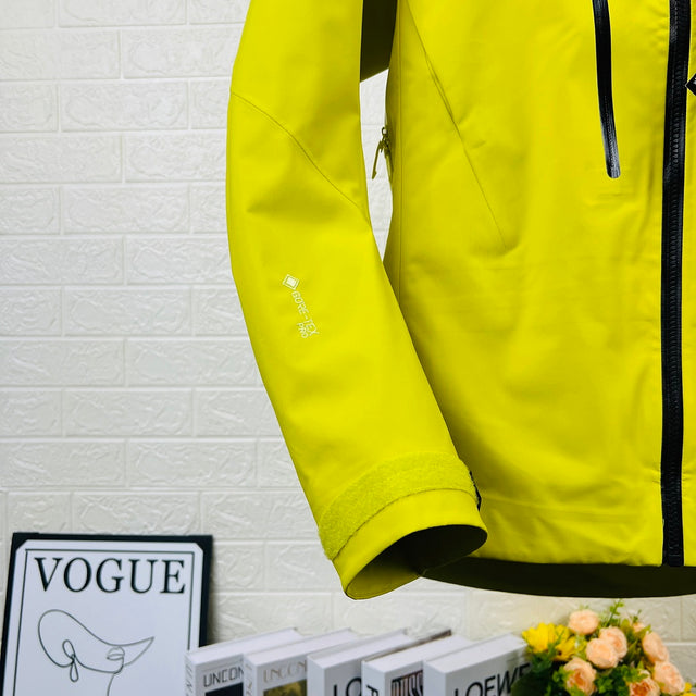 Arc'teryx Alpha SV Jacket — Lime