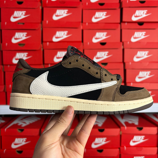 Air Jordan 1 Low — Mocha
