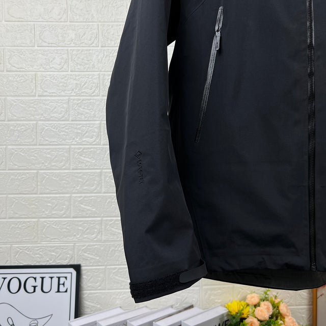 Arc'teryx Beta Jacket — Jet Black