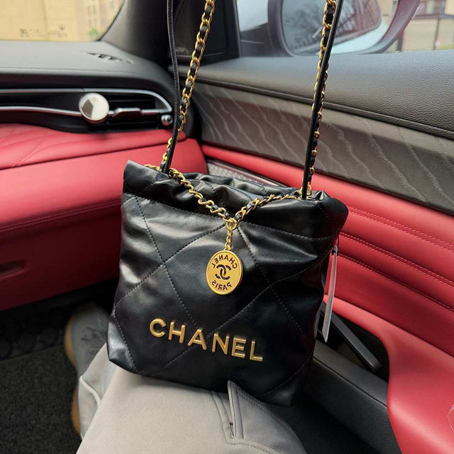 Chanel 22 Bag — Black/Gold