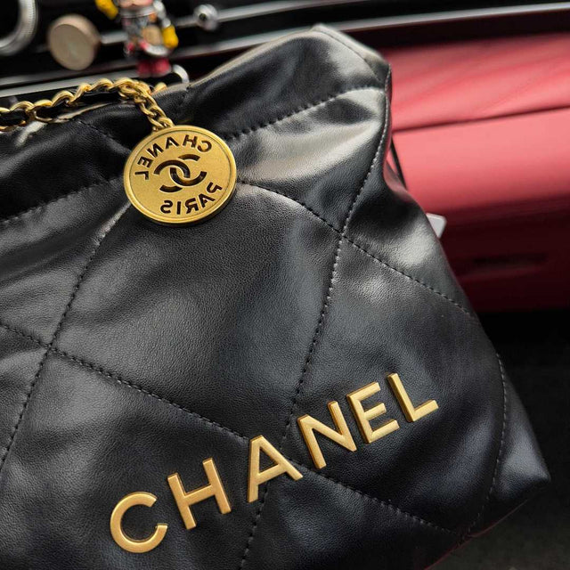 Chanel 22 Bag — Black/Gold