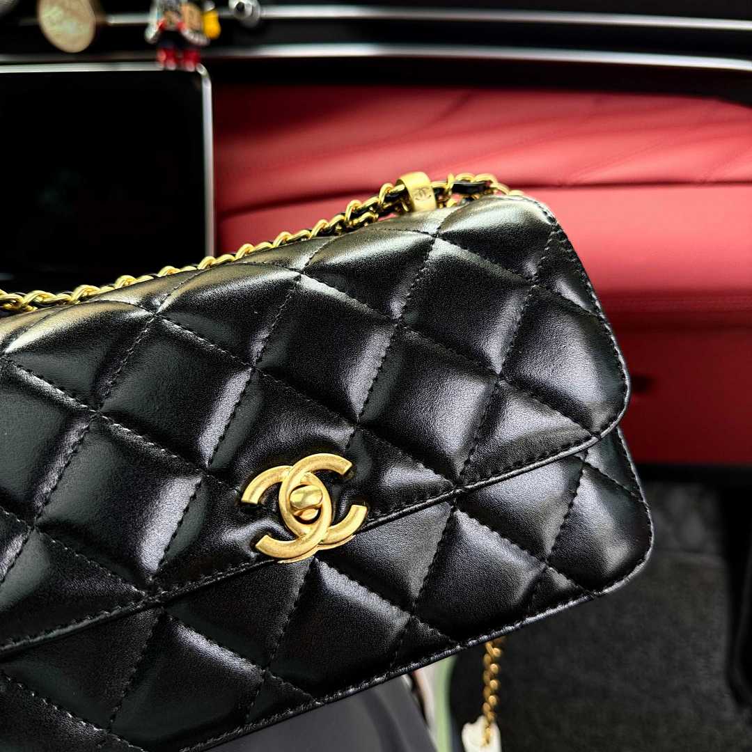 Chanel Flap Bag — Black/Gold