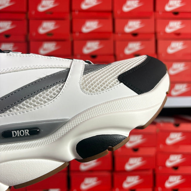 Dior B22 — Black/White