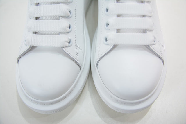 Alexander McQueen Oversized — White/Holographic