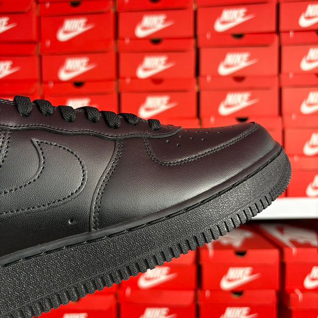 Nike Air Force 1 — Black